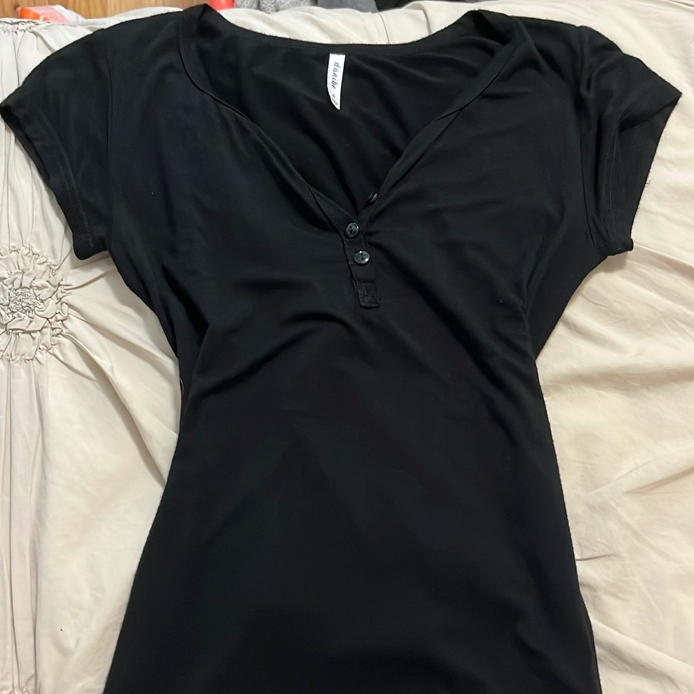 black tee